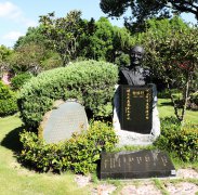 黎焕颐纪念碑：诗魂永驻，岁月铭记